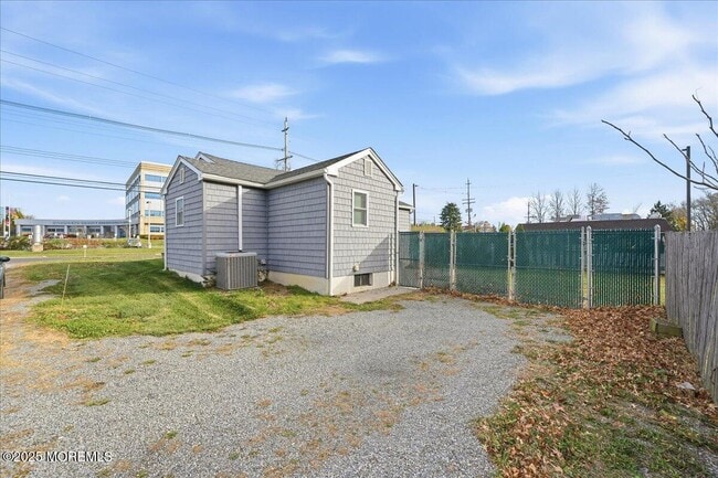 Building Photo - 674 Park Ave