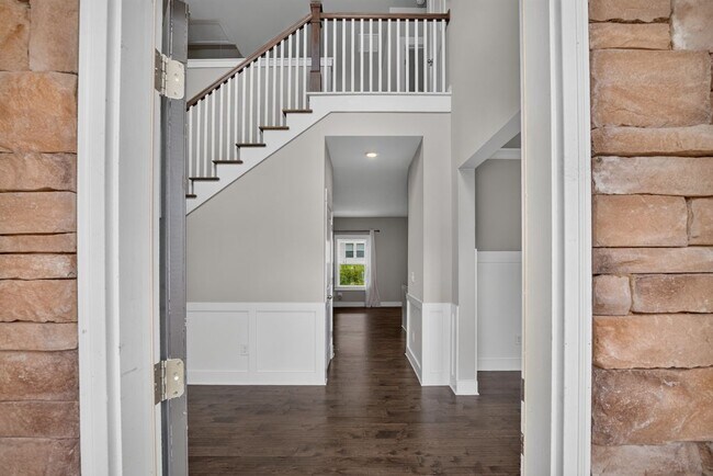 Building Photo - 4787 Wellesley Dr