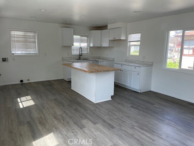 Building Photo - 5946 Dagwood Ave