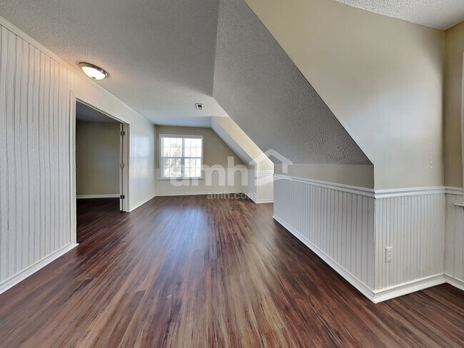 Building Photo - 55 Old Tree Ct