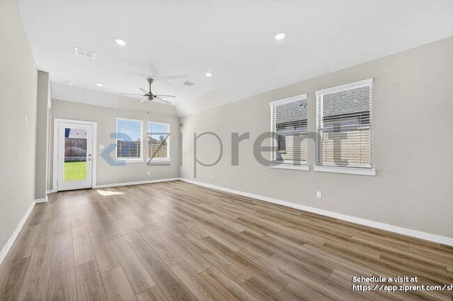 Building Photo - 413 Honeyhill Dr