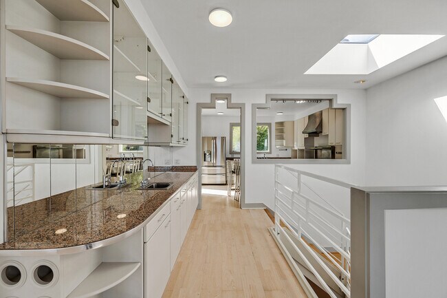 Building Photo - 50 Laidley St