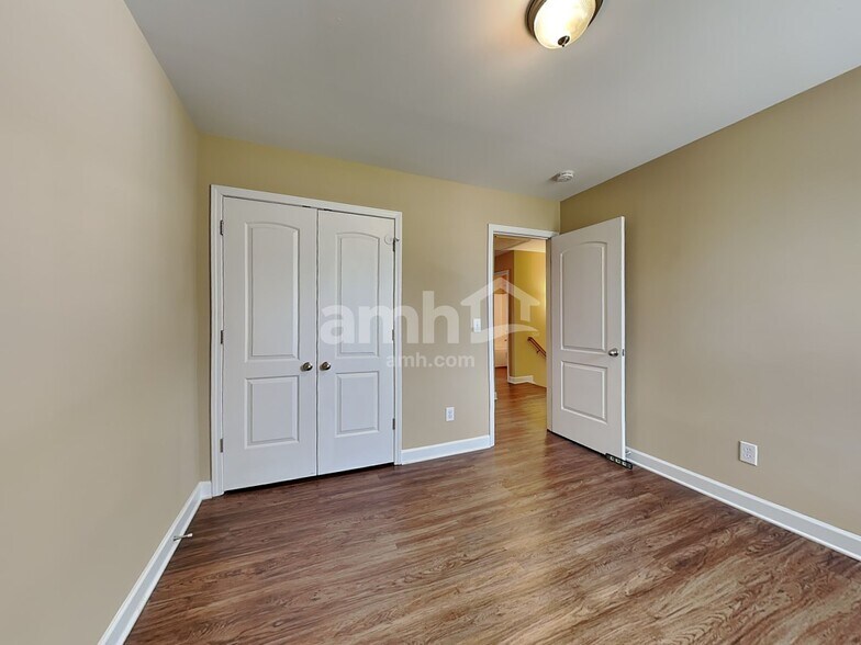 Building Photo - 1935 Shillington Dr