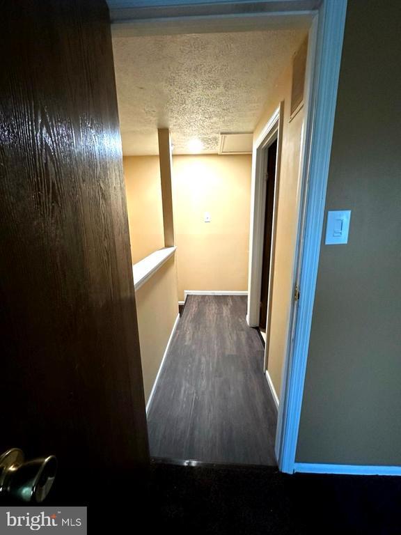 Building Photo - 70 Vanderbilt Ct