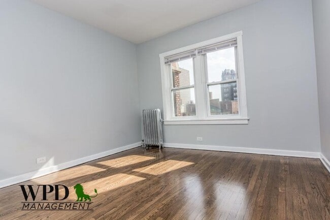 Building Photo - 3 bedroom in South Shore IL 60649