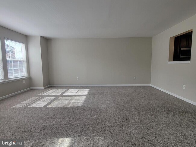 Building Photo - 216 Monticello Square