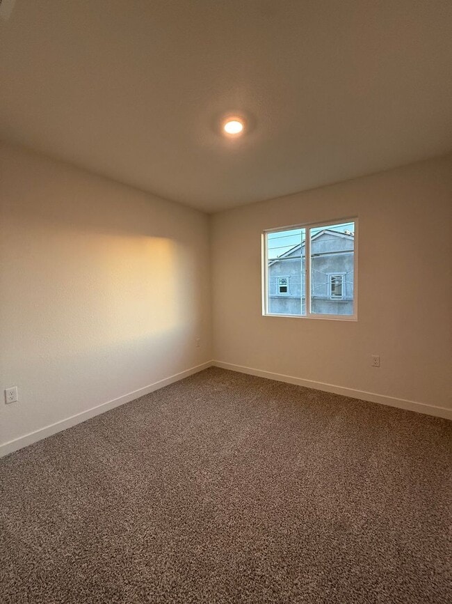 Building Photo - 4 Bed 2.5 Ba 2 Story 2 Car