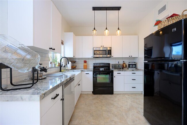 Building Photo - 17815 NW 74th Ct