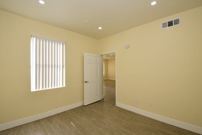 Building Photo - Charming Two-Bedroom Condo with Prime Location At Coronado Palms!