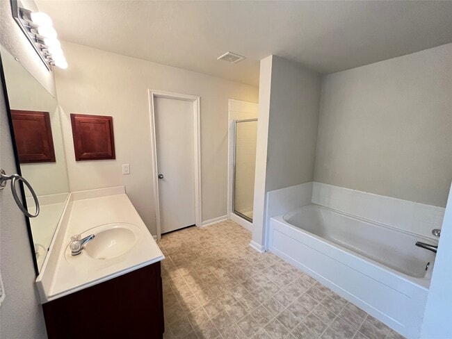Building Photo - 3215 Legends Hill Ct