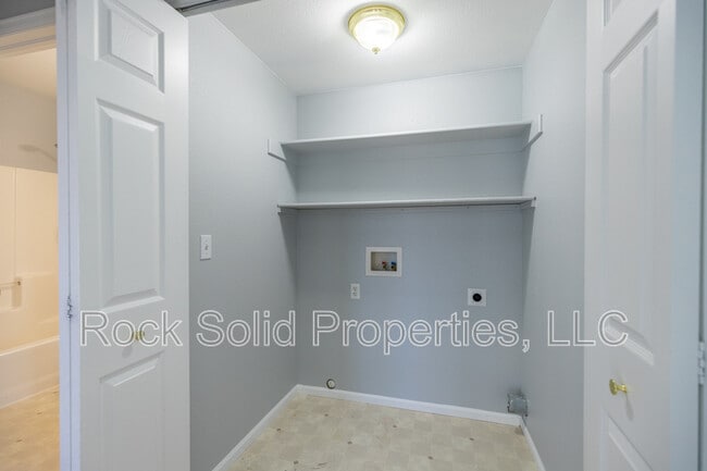 Building Photo - 312 S Ave B-6