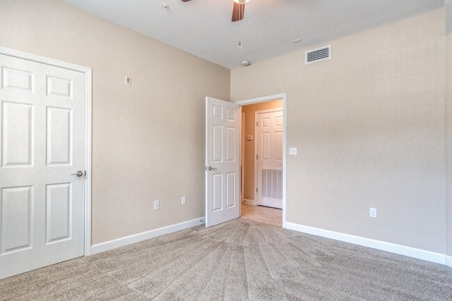 Building Photo - Beautiful Three Bedroom Apartment in Fort Walton Beach!