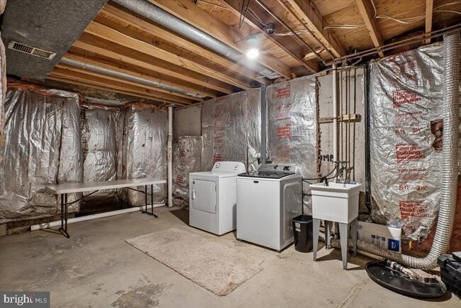 Building Photo - 9404 Mirror Pond Dr