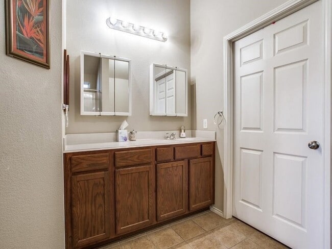Building Photo - 10333 Bradshaw Dr