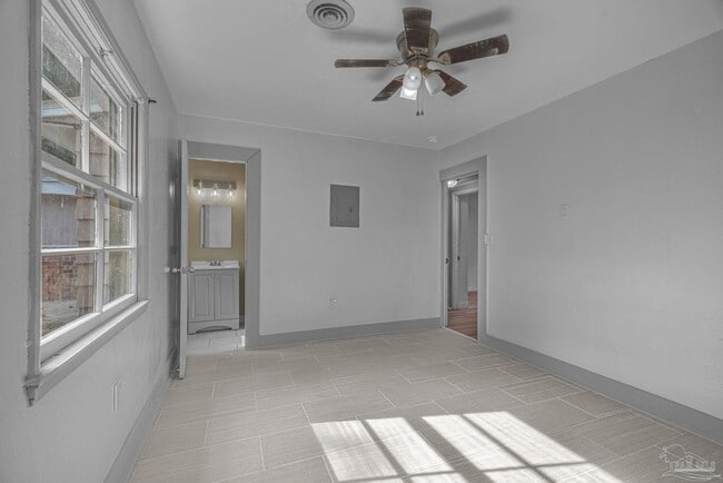 Building Photo - 3211 Torres Ave