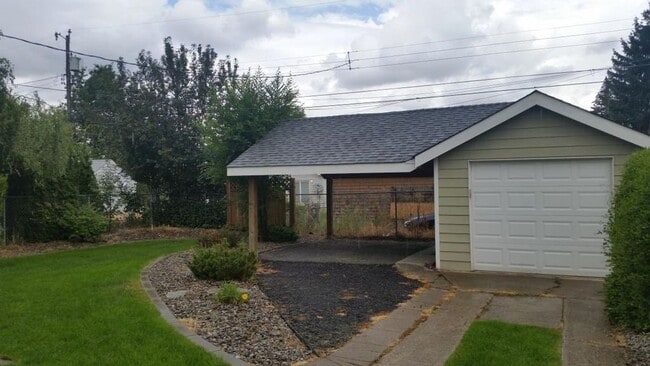 Building Photo - 2108 W Montgomery Ave