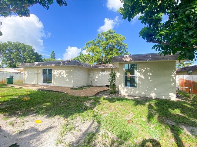 Building Photo - 7805 NW 67th Ave