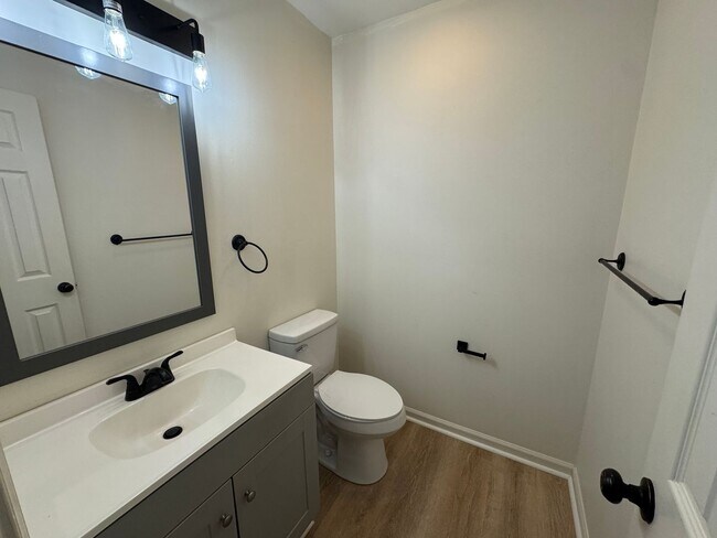 Building Photo - 107 Grogan Cir