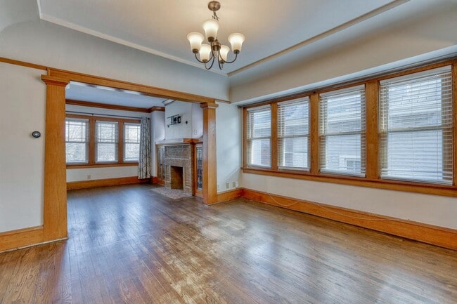 Building Photo - 5113 W Wisconsin Ave