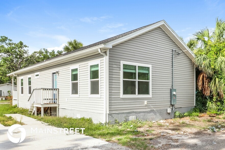 Building Photo - 1701 16th Ave S