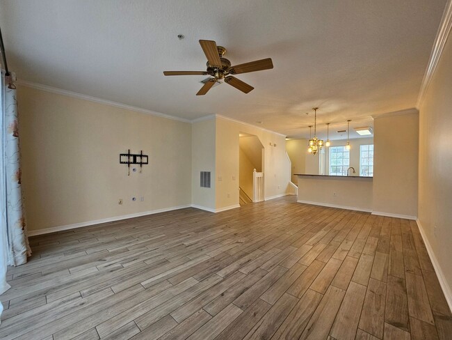 Building Photo - Spacious Townhouse nestled in a wonderful ...