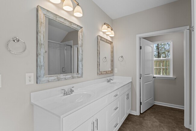 Building Photo - 1321-1321 Elbron Dr