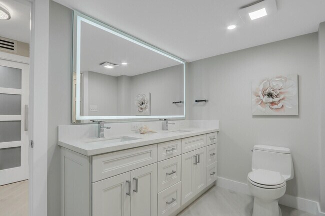 Building Photo - 5380 N Ocean Dr