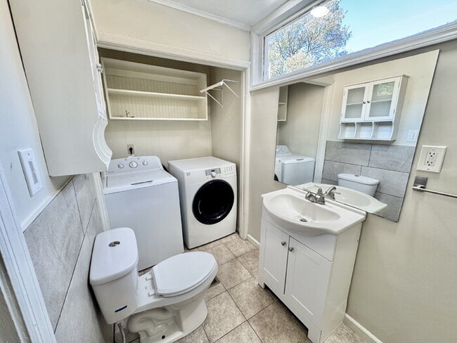 Building Photo - 163 S Fenwick Rd