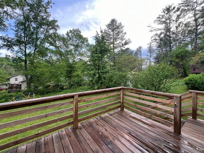 Building Photo - Unfurnished Beaverdam Home - All One Level