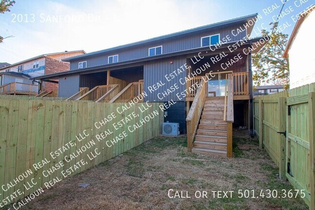 Building Photo - 2013 Sanford Dr