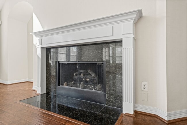 Building Photo - 5819 Brook Bend Dr