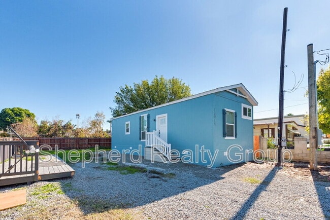 Building Photo - 15914 Dauchy Ave