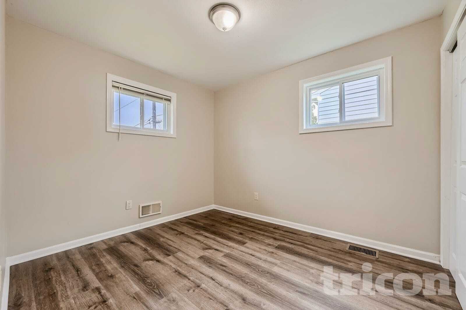 Building Photo - 2012 Royal Garden Dr