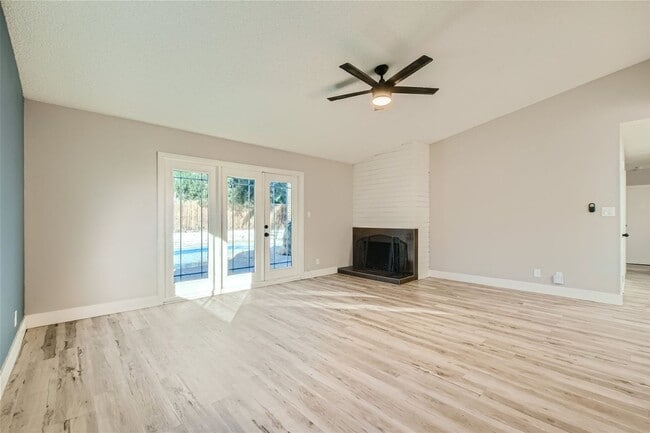 Building Photo - STUNNINGLY REMODELED Single Story Home with Pool in Twin Lakes Neighborhood