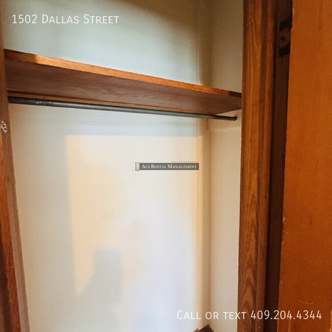 Building Photo - 1502 Dallas St
