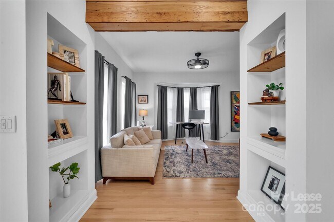 Building Photo - 15737 Agincourt Dr