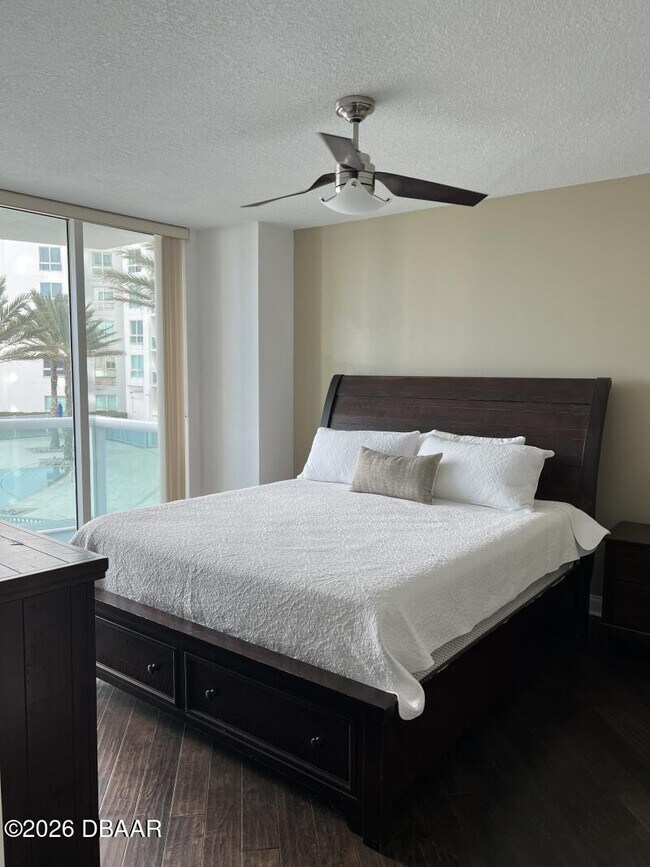 Building Photo - 241 Riverside Dr