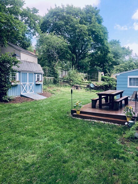 Building Photo - 28 Greenlawn Dr