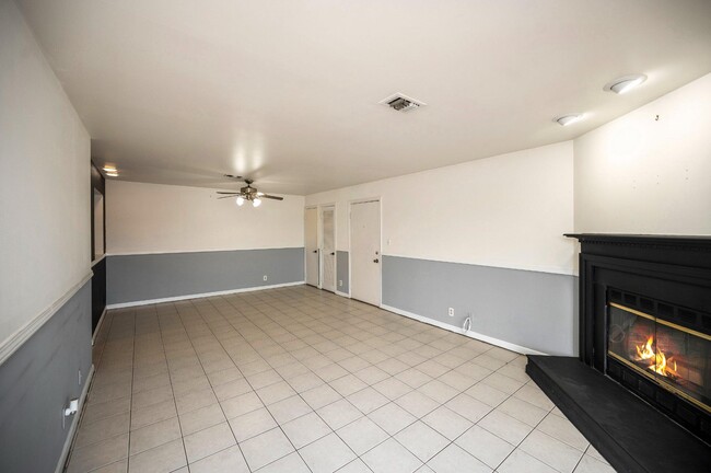 Building Photo - 102 Piccadilly Ln