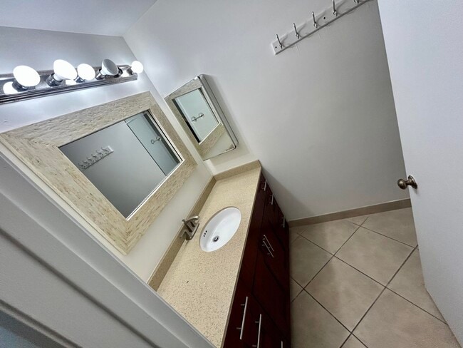 Building Photo - 22822 Pinewood Ct
