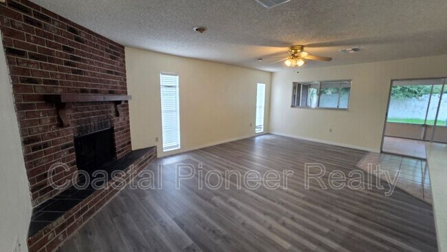 Building Photo - 4817 Cypress Tree Dr