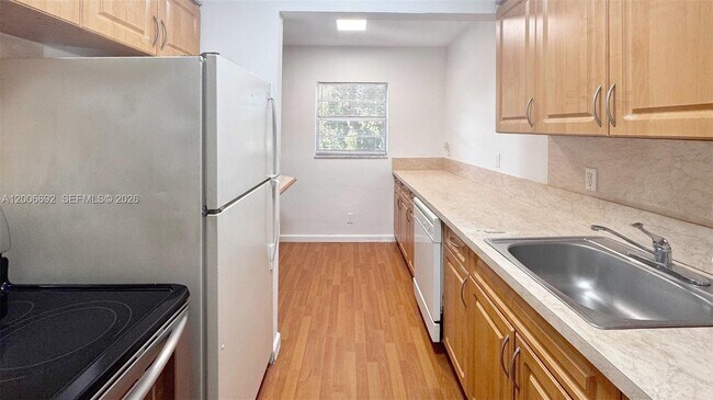 Building Photo - 1522 NE 34th Ct