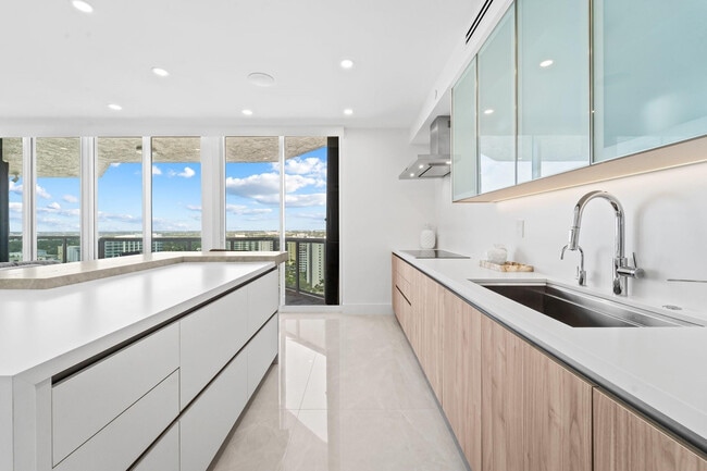 Building Photo - 3100 N Ocean Blvd