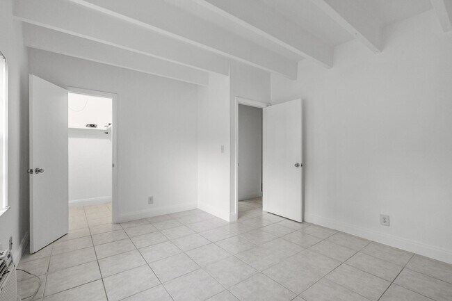 Building Photo - 330 NW 20th St