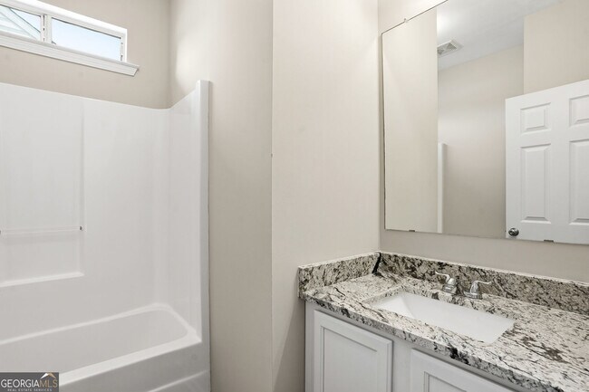 Building Photo - 405 Chadwick Cmns