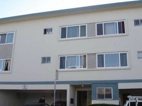 Building Photo - 490 Talbert St