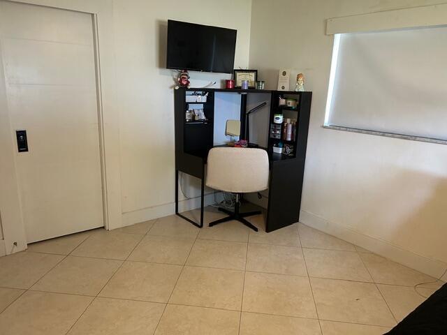 Building Photo - 2400 SW 86th Ave