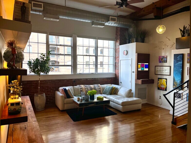 Building Photo - 1090 Cherokee St