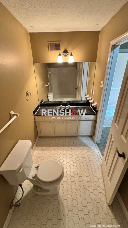 Building Photo - 5249 Kimbark Woods Dr