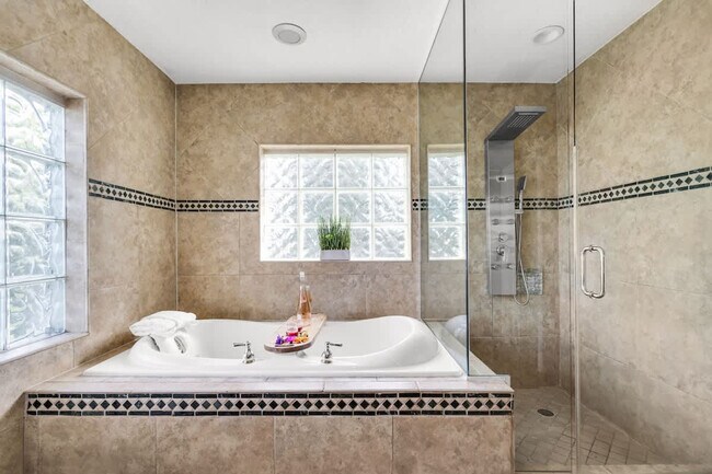 Building Photo - 19720 NE 26th Ave